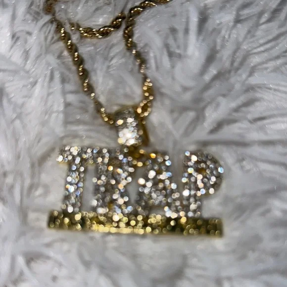 Gold and Silver Fashion Pendant Necklace - Picture 2 of 3
